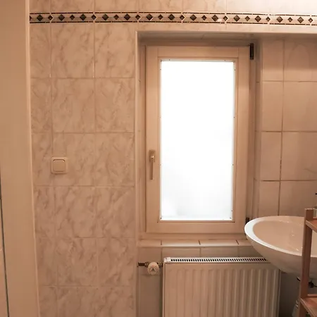 アパート Cozy And Charming Near Centre With 2 Bathrooms *