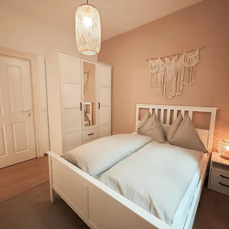 Cozy And Charming Near Centre With 2 Bathrooms グラーツ