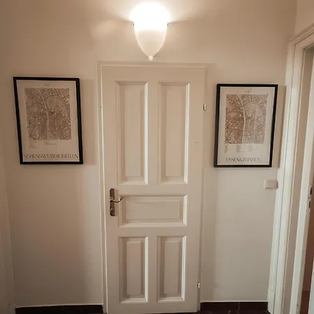Cozy And Charming Near Centre With 2 Bathrooms アパート