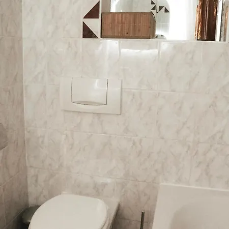 アパート Cozy And Charming Near Centre With 2 Bathrooms *