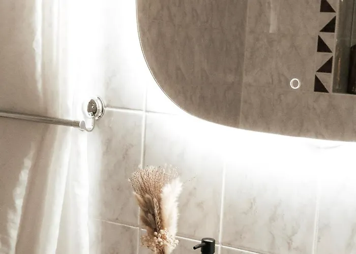 Cozy And Charming Near Centre With 2 Bathrooms Διαμέρισμα