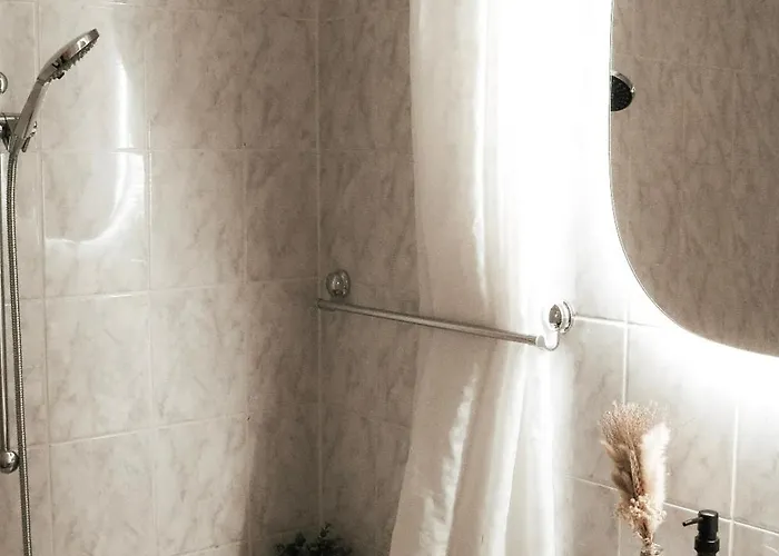 Διαμέρισμα Cozy And Charming Near Centre With 2 Bathrooms