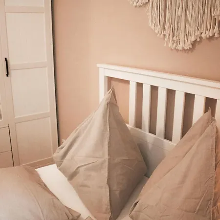 Cozy And Charming Near Centre With 2 Bathrooms Lejlighed