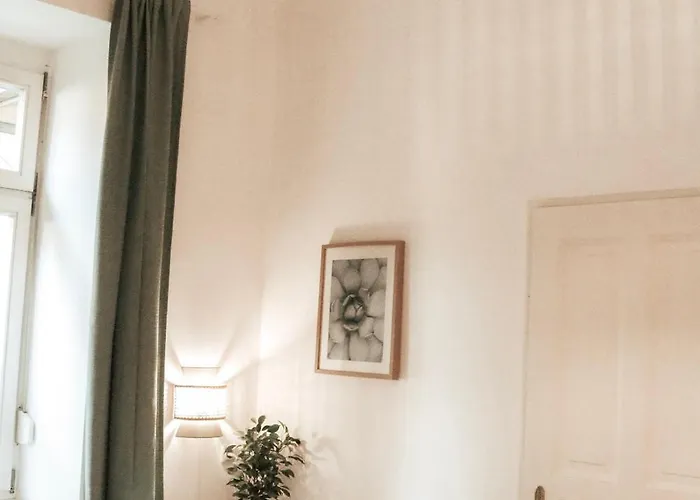 公寓 Cozy And Charming Near Centre With 2 Bathrooms *