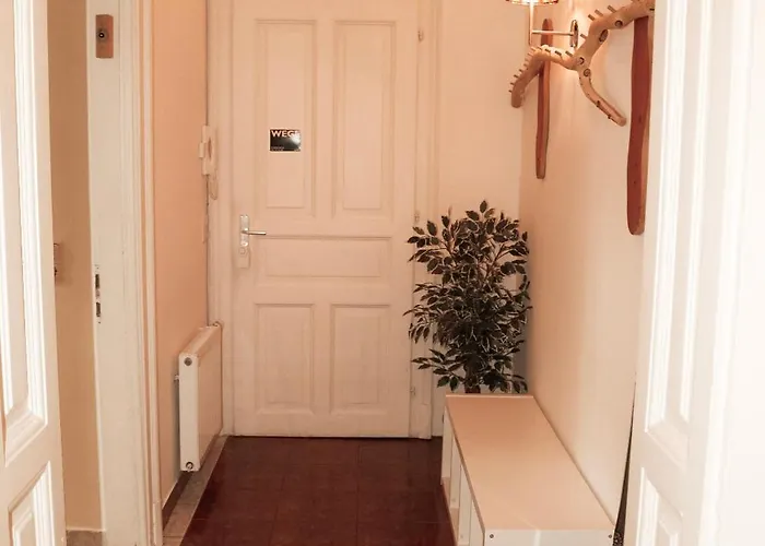 Cozy And Charming Near Centre With 2 Bathrooms