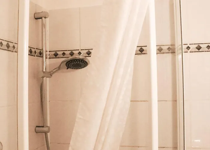 Cozy And Charming Near Centre With 2 Bathrooms 格拉茨