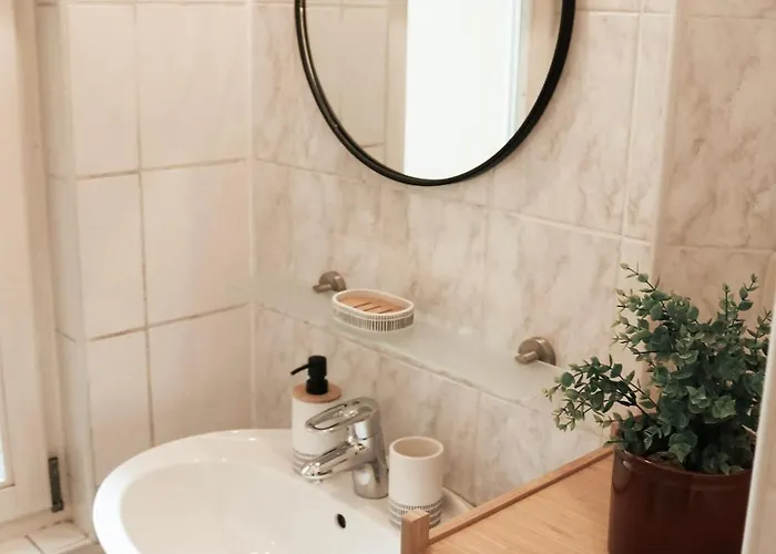 公寓 Cozy And Charming Near Centre With 2 Bathrooms